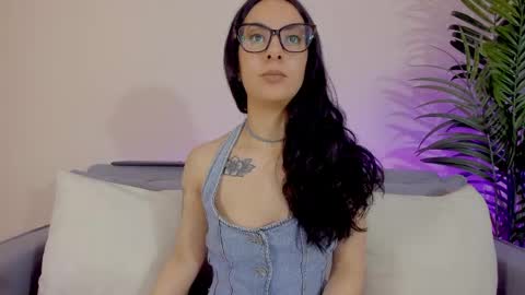 Sarah Luna online show from 7, 6, 2026