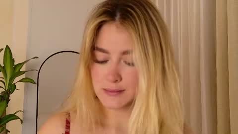 Mia White  online show from 16, 6, 2026