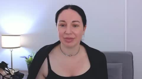 Mia online show from 6, 6, 2026