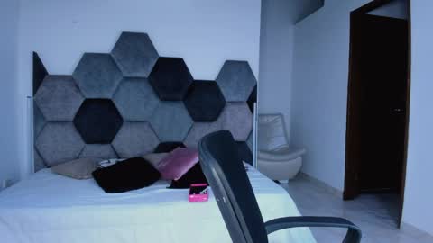 Mikaela blondie bigass online show from 1, 5, 2026