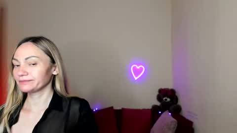 Snapshot of mikkey_mouse8 chatting on 15, 6, 2026 Adalina online show from 15, 6, 2026