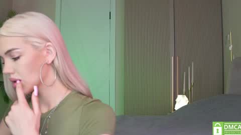 Mila and u can call me sweet bunny online show from 29, 5, 2026