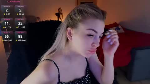 Snapshot of milanafox_ chatting on 7, 6, 2026 Lana online show from 7, 6, 2026