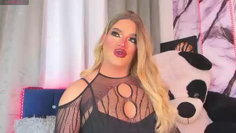 kassandra lazcano online show from 14, 6, 2026
