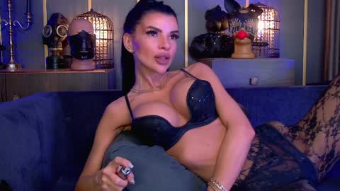 Snapshot of mistresselenia chatting on 27, 3, 2026 Elenia online show from 27, 3, 2026