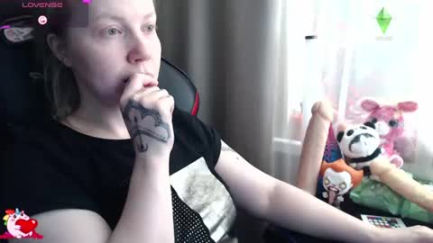 I have new photos come and see with love Molly online show from 11, 6, 2026