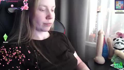 I have new photos come and see with love Molly online show from 15, 6, 2026