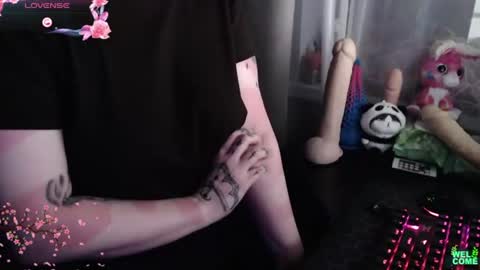 I have new photos come and see with love Molly online show from 16, 6, 2026