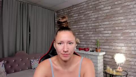 hi im Molly heregreat boobs big heart  warm pussy  online show from 8, 6, 2026