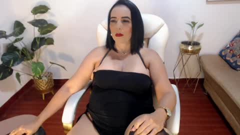 Snapshot of mom_xxx chatting on 6, 6, 2026 Sara online show from 6, 6, 2026