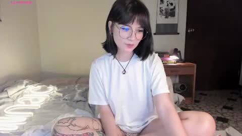 Snapshot of monserrat_gil chatting on 9, 6, 2026 Monserrat Gil onlyfans online show from 9, 6, 2026