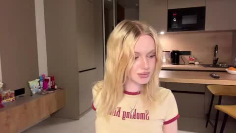 moonavellle_ online show from 20, 5, 2026