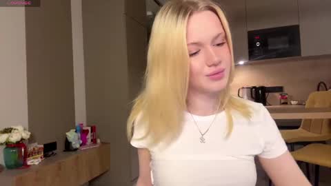 moonavellle_ online show from 26, 5, 2026