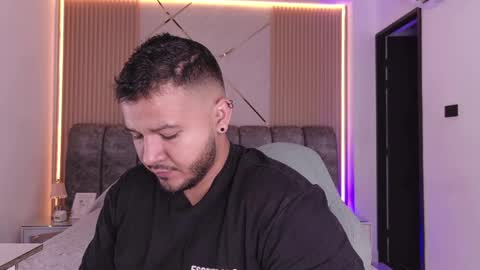 MIKEE online show from 19, 5, 2026