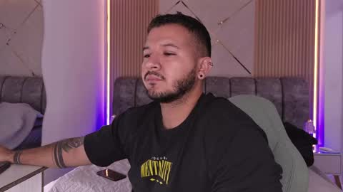 MIKEE online show from 4, 6, 2026