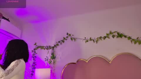 NahiaraReina  online show from 7, 6, 2026
