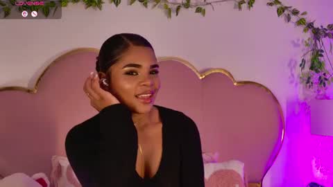 NahiaraReina  online show from 11, 6, 2026