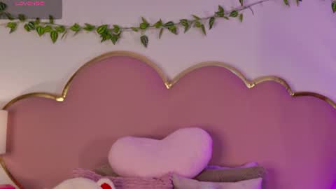 NahiaraReina  online show from 22, 6, 2026