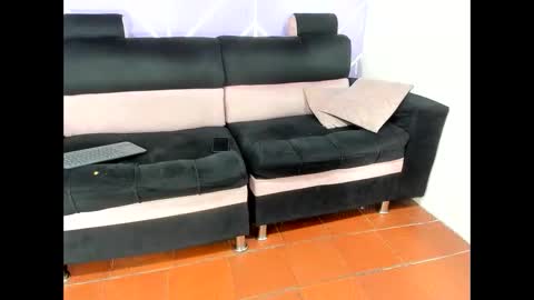 nahomi_hot2002 online show from 15, 5, 2026