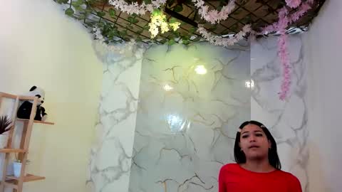 nahomi_hot2002 online show from 25, 5, 2026