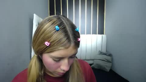 Snapshot of nancy_blonde chatting on 28, 4, 2026 nancy blonde online show from 28, 4, 2026