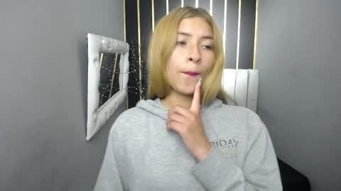 Snapshot of nancy_blonde chatting on 19, 5, 2026 nancy blonde online show from 19, 5, 2026