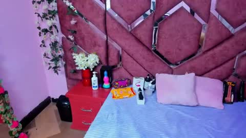 nanis james15 online show from 17, 6, 2026