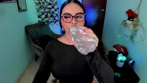 naomi_aniston online show from 9, 6, 2026
