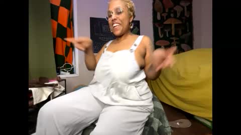 Naomigiirl6 online show from 24, 1, 2025