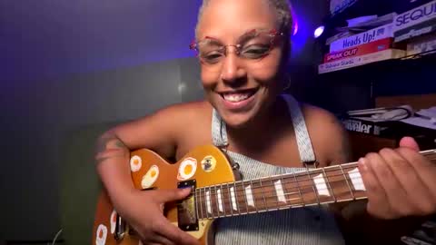 Naomigiirl6 online show from 5, 6, 2026