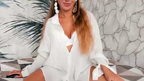Snapshot of naomimelone chatting on 17, 6, 2026 Naomi online show from 17, 6, 2026