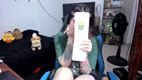 Geek Nicole    im Neeko UwU online show from 17, 6, 2026