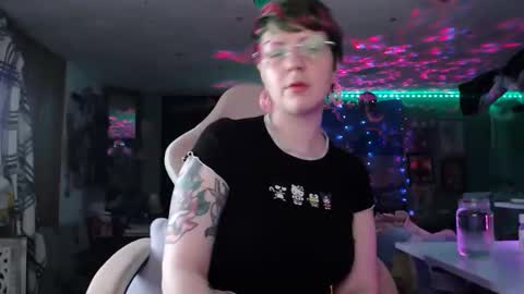Snapshot of nerdy_squirty chatting on 27, 5, 2026 NerdySquirty online show from 27, 5, 2026