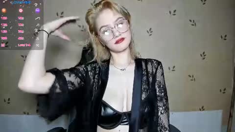 NicoleDavis online show from 20, 6, 2026