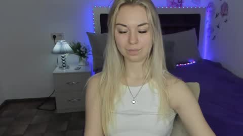 NicoleStunning online show from 13, 5, 2026