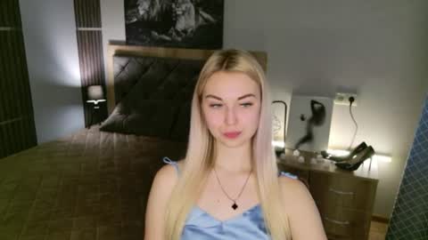 NicoleStunning online show from 9, 6, 2026