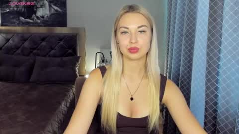 NicoleStunning online show from 7, 7, 2026