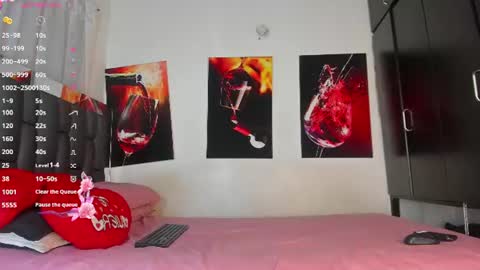 nicolle_hanks1 online show from 23, 6, 2026