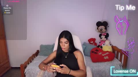 Nicolle Bustamante online show from 22, 6, 2026
