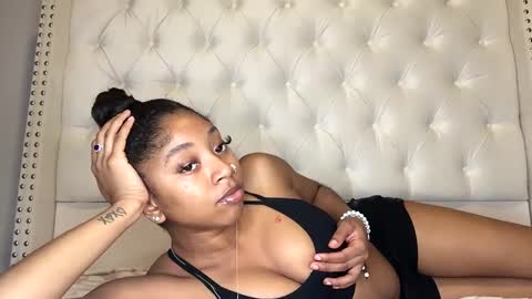 NikkiB online show from 26, 2, 2025