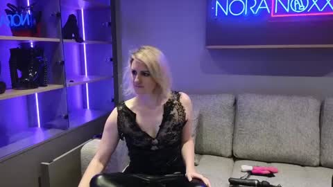 Snapshot of nora_noxx chatting on 13, 5, 2026 NoraNoxx online show from 13, 5, 2026