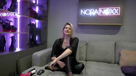 Snapshot of nora_noxx chatting on 16, 6, 2026 NoraNoxx online show from 16, 6, 2026