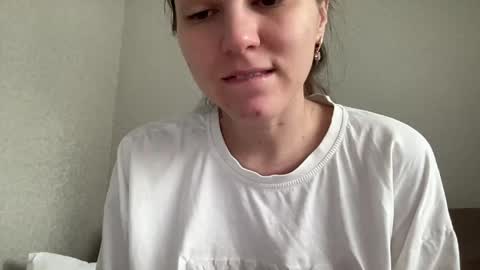 Snapshot of nursedoll chatting on 21, 4, 2026 Ema online show from 21, 4, 2026