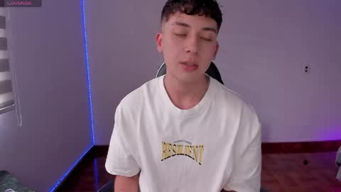 Snapshot of oliver_kyy chatting on 24, 5, 2026 oliveeer online show from 24, 5, 2026