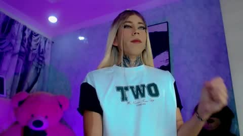oliviahot01 online show from 20, 6, 2026