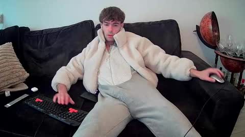 onesieboyx online show from 21, 11, 2025