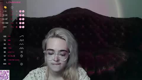 Snapshot of oxcysecret chatting on 4, 7, 2026 Oxcy online show from 4, 7, 2026