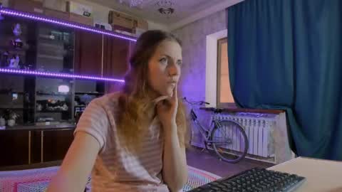 Ella online show from 10, 6, 2026