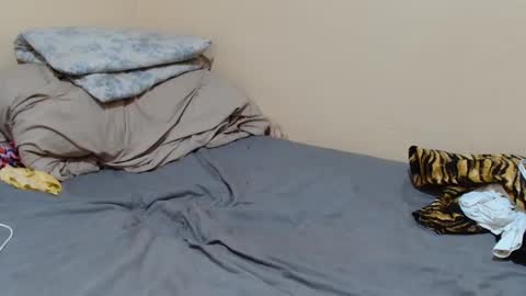 petite_bunni online show from 12, 6, 2026