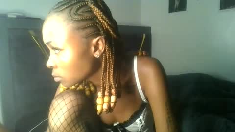 petite_queen69 online show from 30, 5, 2026